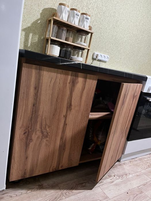 Продам кухонные шкафы напольные