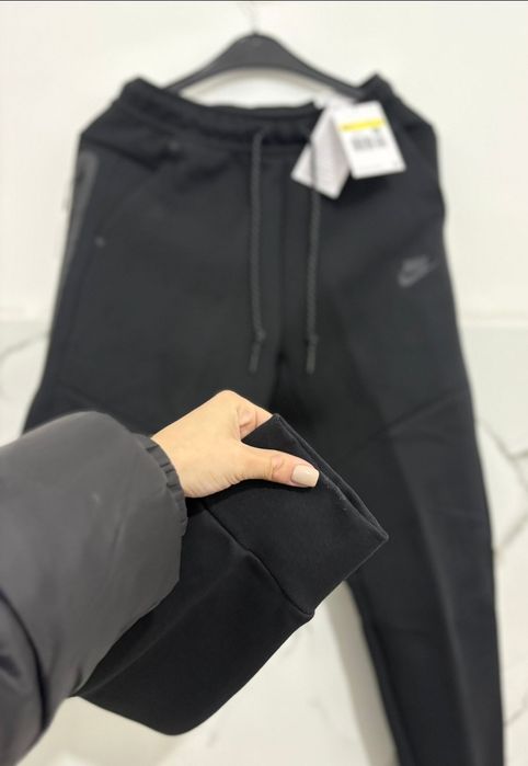Nike Sportswear - Tech Fleece