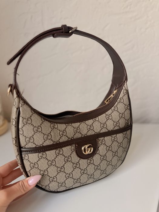 Gucci чанта.
