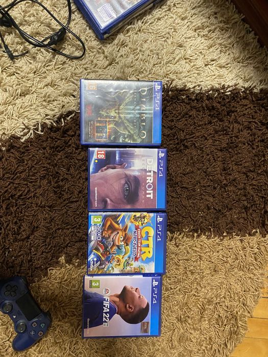 Vand ps4 slim cu doua manete si multe jocuri
