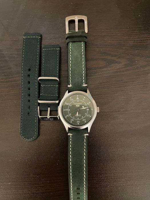 Продавам сейко 5 със зелен циферблат