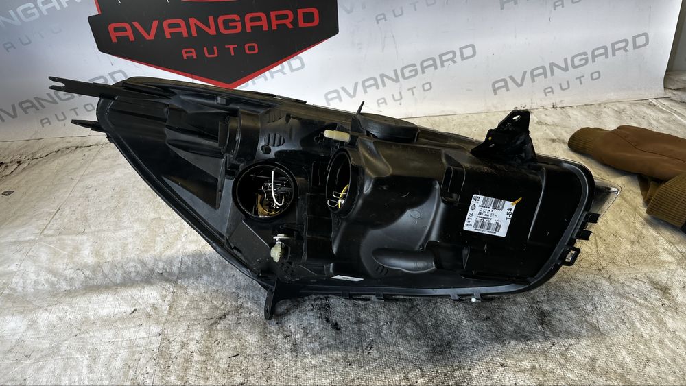 Renault Clio 4 ляв фар