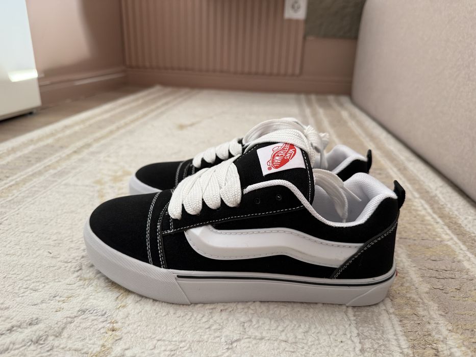 Продам чёрные дутые Vans