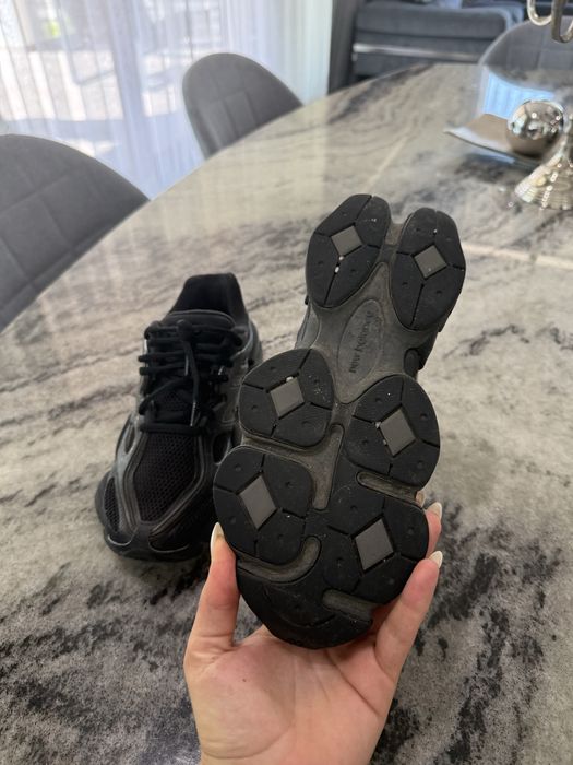 New Balance 9060 Triple Black – размер 37.5