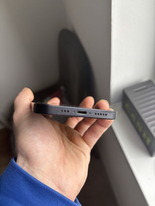 Vand Iphone 12 black