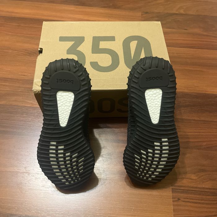 Adidas Yeezy Boost 350 V2 Black 43 1/3 zebra white black carbon onyx beluga bone 500 700