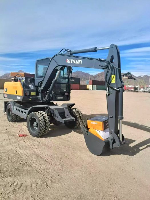 Экскаватор 65талик Гидромолотом