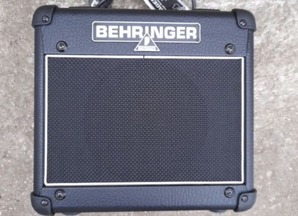 amplificator chitara electrica  Behringer