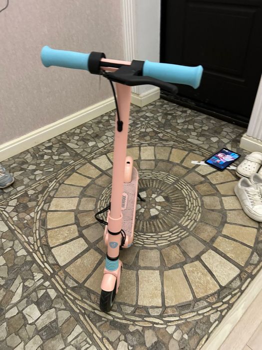 продаю электро самокат,фирма ninebot (детский)