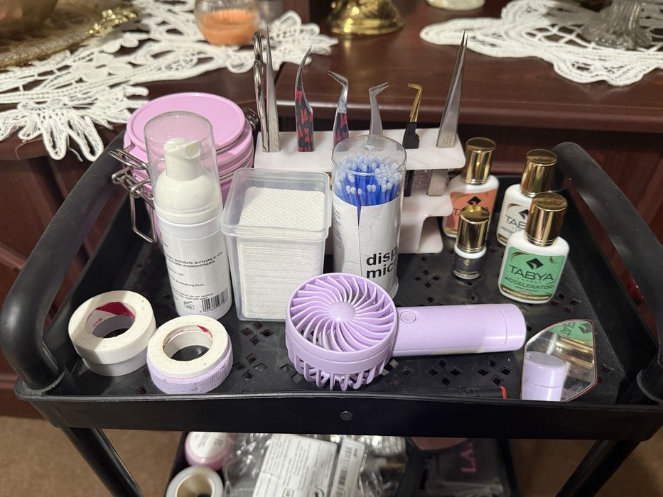 Vand produse pentru extensii gene