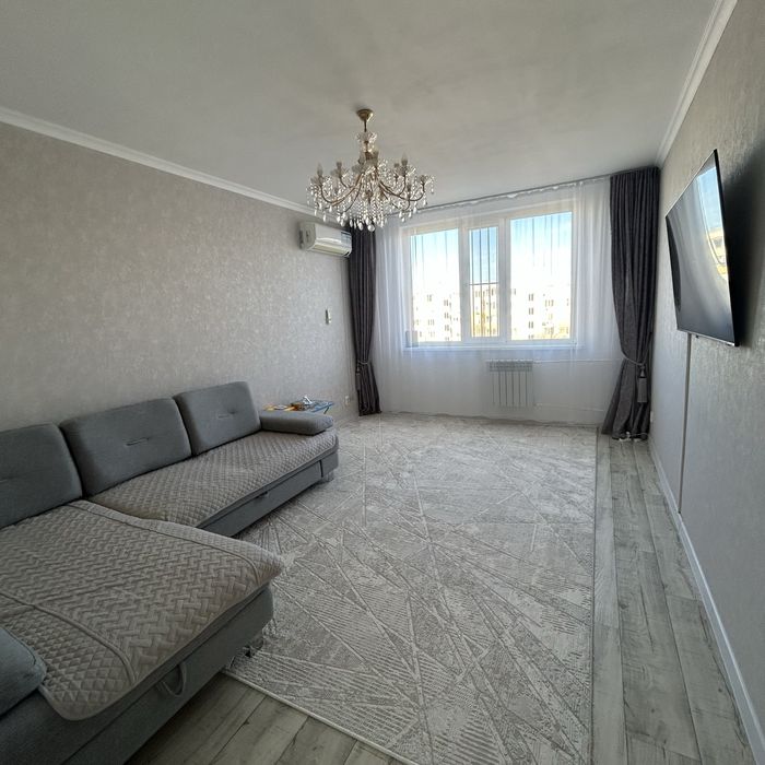 Продам 2х - комнатную квартиру г. Аксай  в 4 микр 35 дом