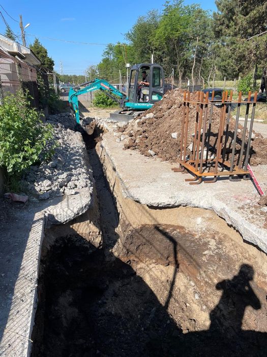 Miniexcavator de inchiriat