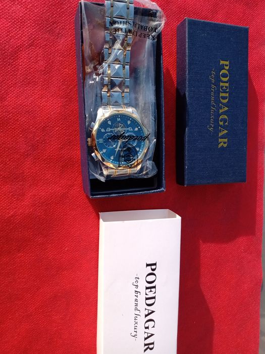 Продавам чисто нов модерен часовник