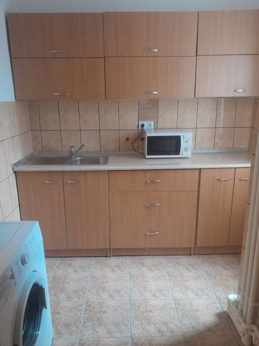 Garsoniera de inchiriat în beius nou renovata recent cu mașina de spălat aragaz frigider