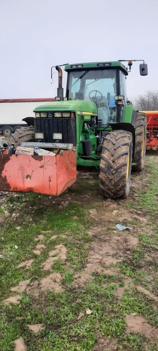 Tractor John Deere 8210