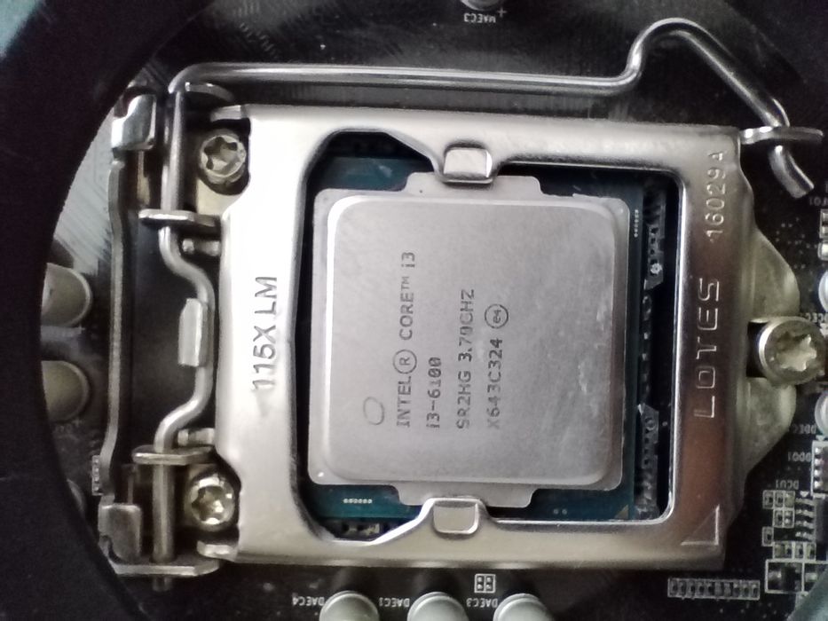 Материнская плата, процессор и кулер для процессора, срочно продаю