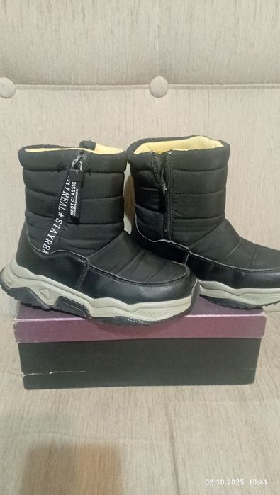 Детская обувь продается