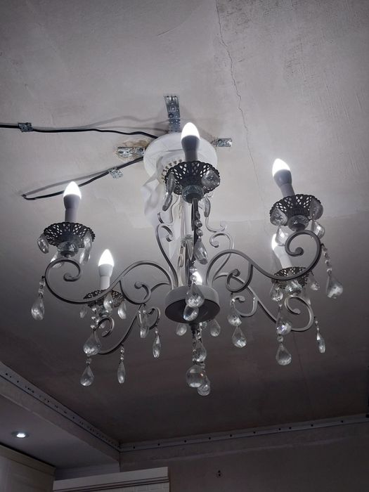 Продам люстру для гостиной