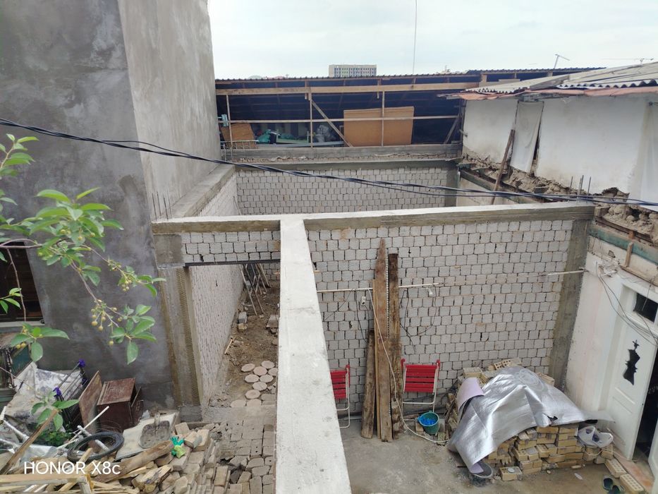 Uy quramiz tom yopamiz, Shlaka blok teramiz zabor qilamiz Quruvch