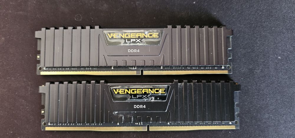 Memorie Corsair Vengeance LPX Black 32GB DDR4 2400MHz CL16 Dual Channel Kit