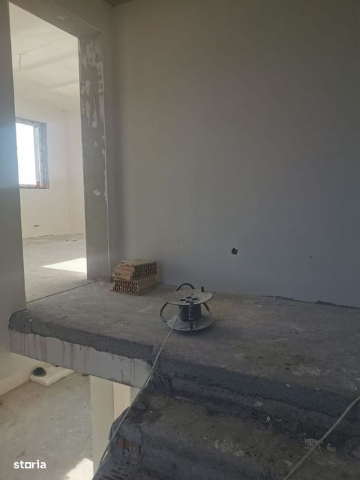 Casa individuala cu terasa,panorama spre lac, garaj, teren 300mp