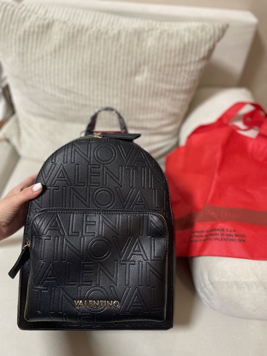 Черна кожена раница Valentino