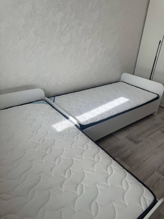 Продам 2 кроватки с матрасом