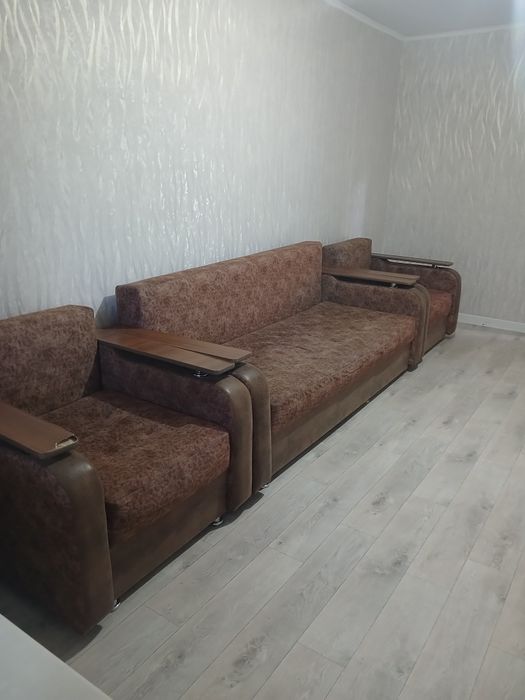 Продам диван с креслами