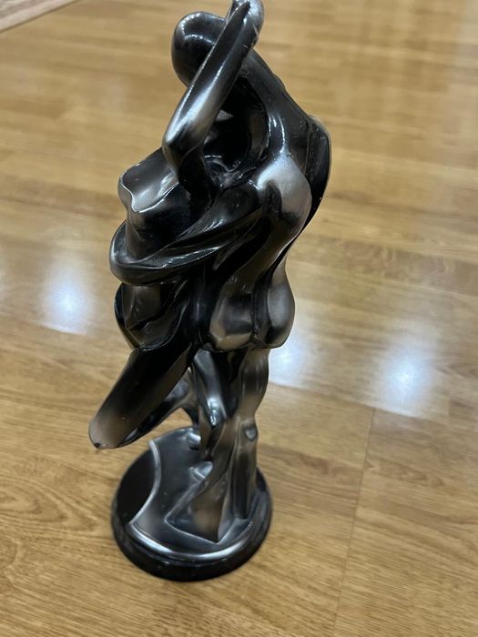 Стуэтка Влюбленные