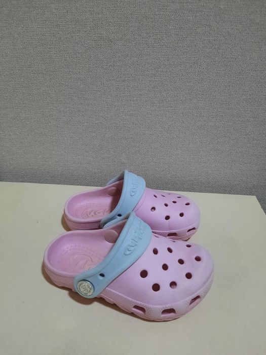 Продам детскую обувь на девочку 25-26