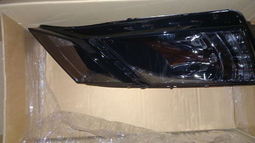 Far dreapta Skoda Octavia III Facelift, cu led