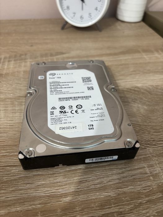 Харддиск 1TB: Seagate Exos 7E8 1TB SAS 3.5” Сървърен HDD