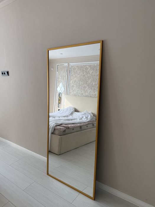 Зеркало настенное новое в рамке