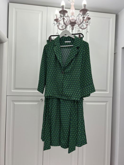 Vand costum verde pentru femei