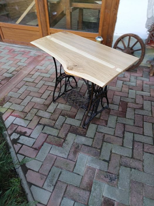 Masa , birou sau suport lavoar din mașină de cusut