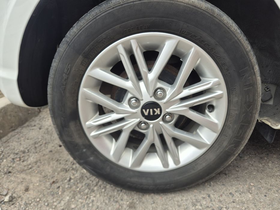 Продам диски с шинами