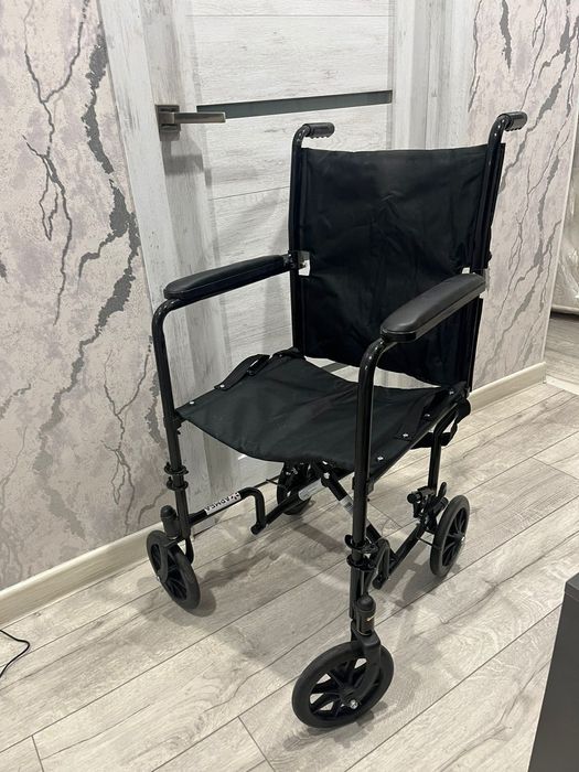 Продам инвалидную коляску 
Коляск