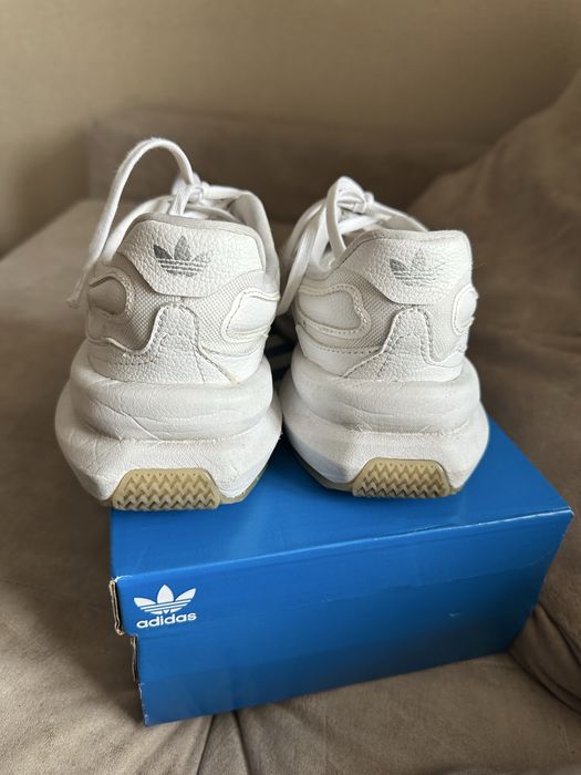 Кроссовки женские