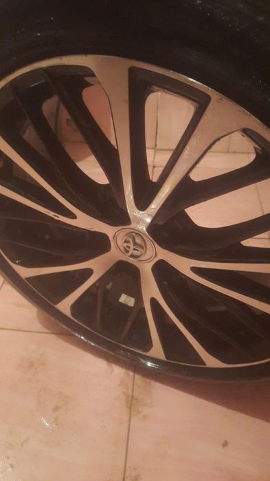 Продаю шины для камри