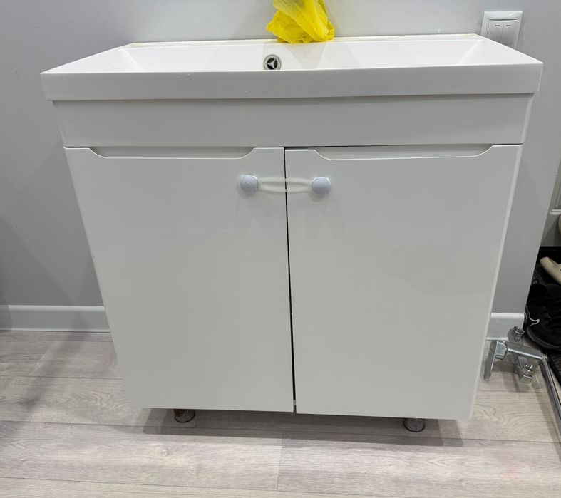 Раковина с тумбой