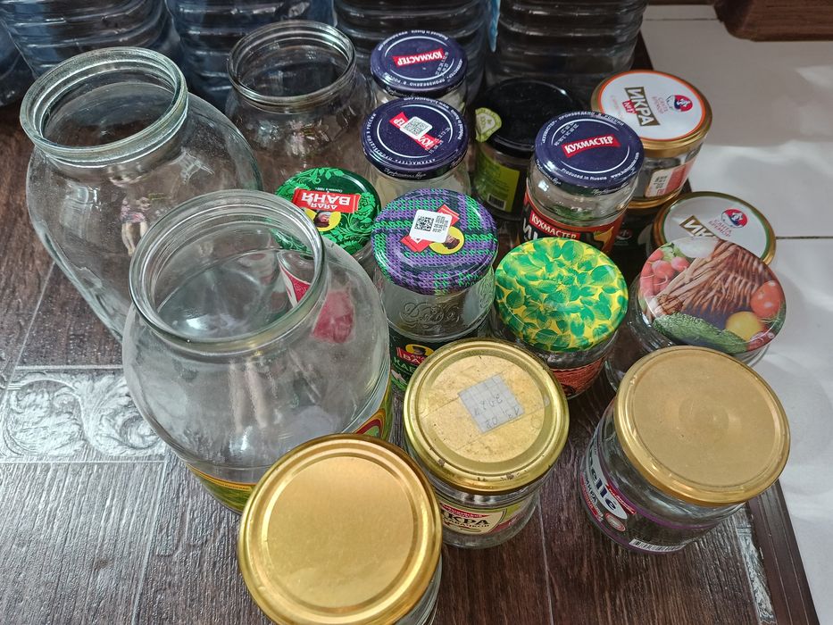 Банки разного размера