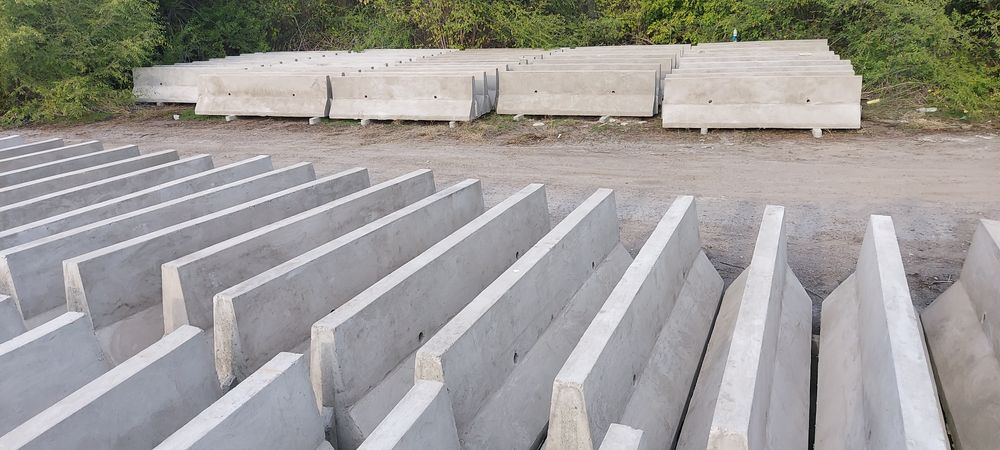 Дорожное ограждение отбойник