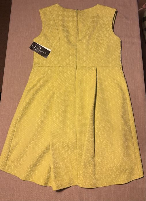 Чисто нови къси рокли слагани по повод за час,два