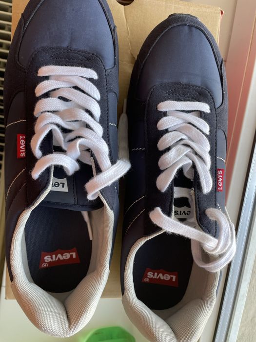 Pantofi sport Levis 44 noi
