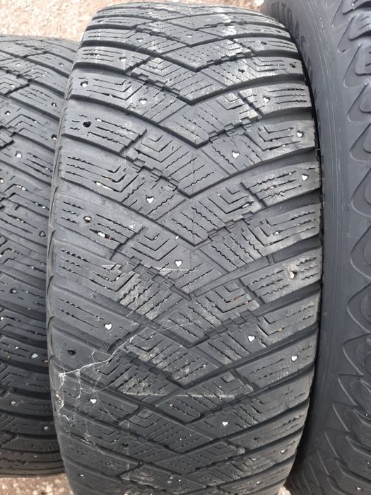 Продам шины 265/65/17 гудиер