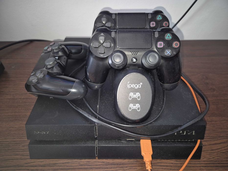 Продавам Sony PS4 + 17 игри