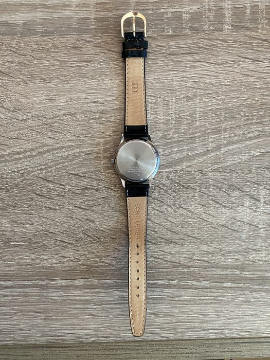 JUNGHANS quartz (Germany)- Качествен ръчен часовник с дата