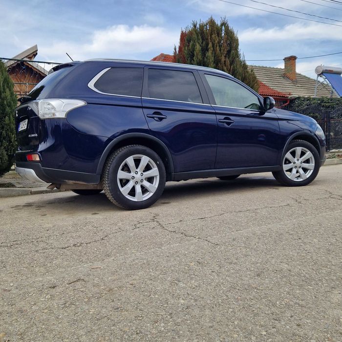Mitsubishi Outlander  2.2 DI-D 4 WD , 7 locuri , 4x4 , FACELIFT