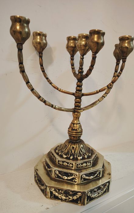 Impozant sfeșnic antic dimensiuni mari menora din bronz masiv Israel unicat înălțime 38 cm lățime 33 cm ,baza diametru 19cm ,greutate 3.8 kg în stare
