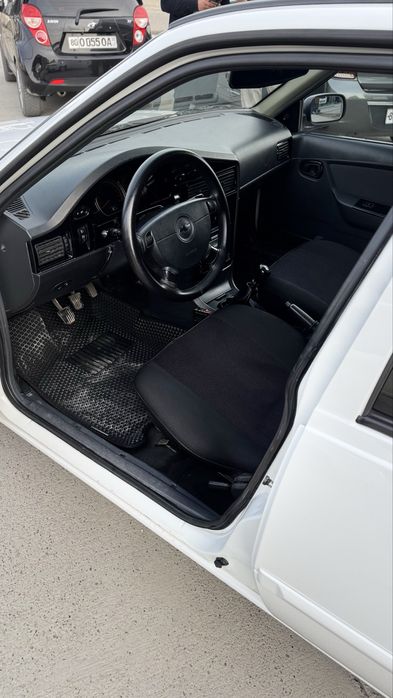 Nexia2 1.6L sotiladi holati zor